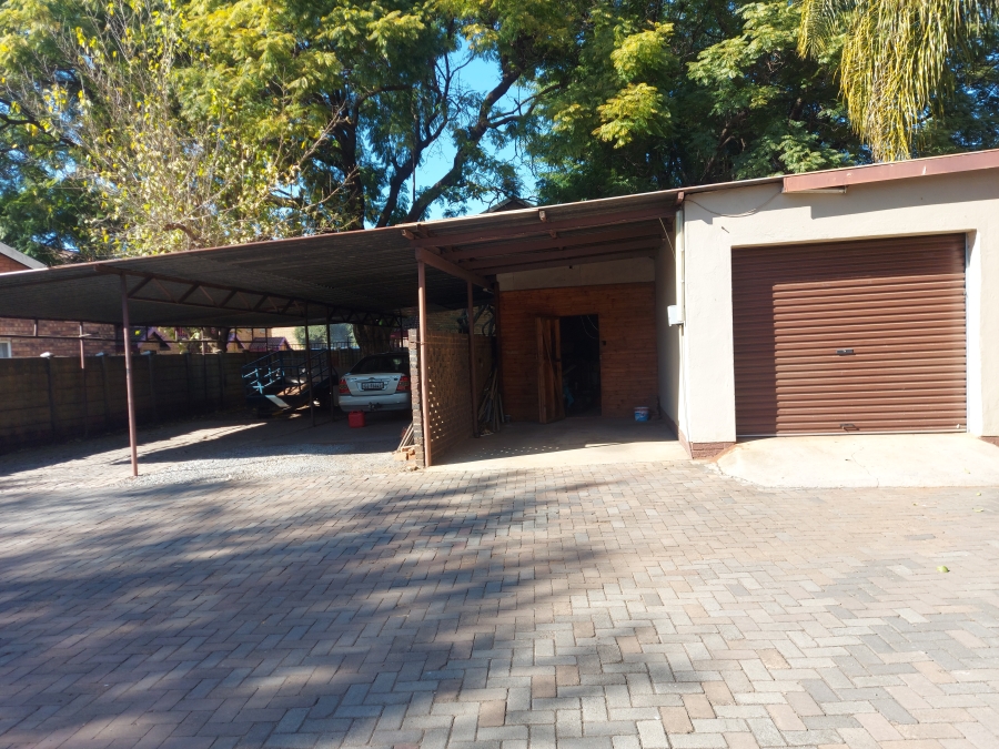 Commercial Property for Sale in Oos Einde North West
